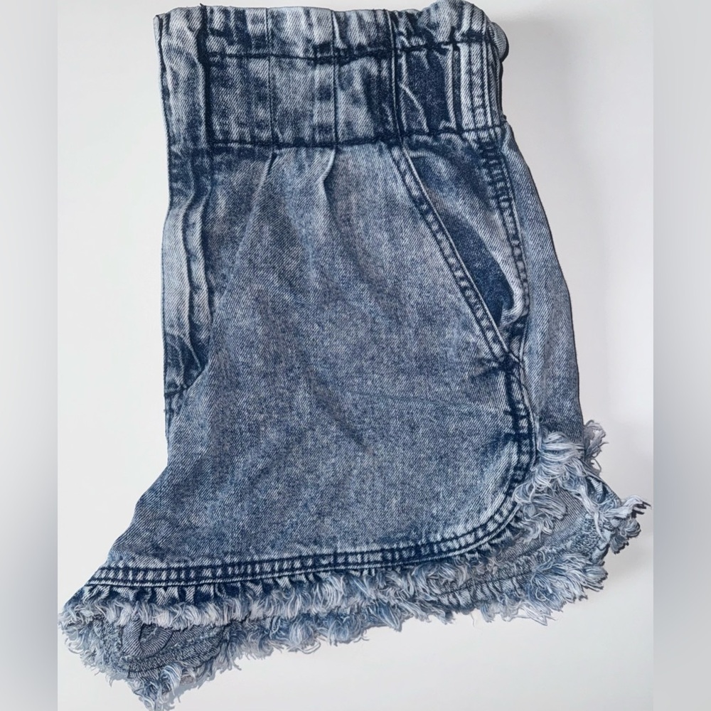 Francesca’s women’s high waisted denim shorts size M